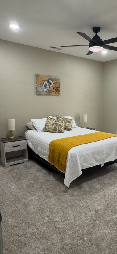 Fabulous 4-bedroom Lake Oasis