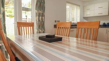 Cottage | Dining
