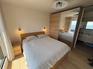 5 soverom, skrivebord, reiseseng for barn og wi-fi (inkludert)