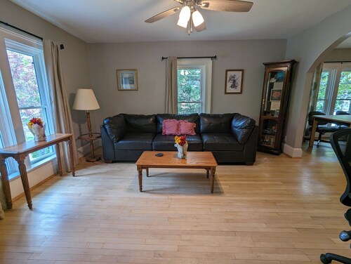 Upper 2-bedroom apartment near down-town Chippewa Falls