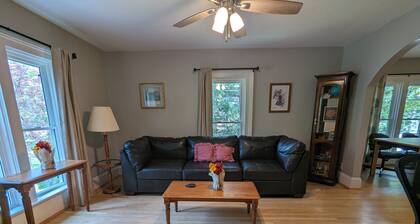 Upper 2-bedroom apartment near down-town Chippewa Falls