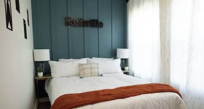 The Music Box - 13 acre Farm Tiny House