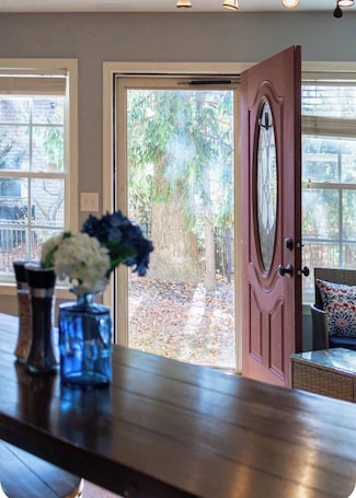 Interior. Woodland Hideaway: Cozy 1 bedroom apartment tucked away in a quiet neighborhood.
