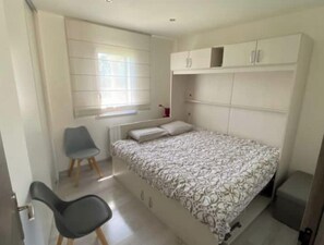 3 bedrooms, iron/ironing board, free WiFi, bed sheets - Pleasant villa, well exposed (Régusse)