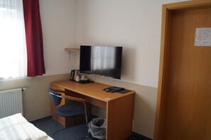 In-room safe, soundproofing, free WiFi - Hotel am Weyerhof (Kerpen)