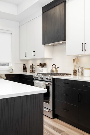 Private kitchen - Waterfront Home with
      Rooftop Hot Tub (West Kelowna)