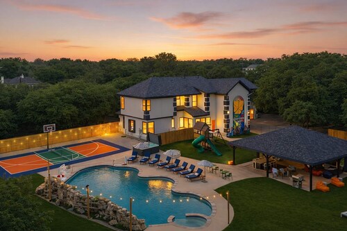 6k SqFt Estate -  Epic Amenities & Fun - Sleeps 22