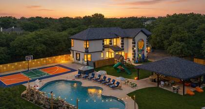 6k SqFt Estate - Epic Amenities & Fun - Sleeps 22