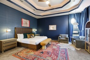 6 habitaciones, escritorio y tabla de planchar con plancha 