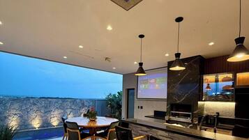 Casa de lujo, acceso a la alberca | Cocina privada