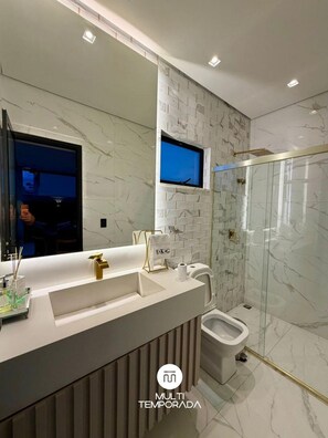 Chalet | Bathroom - Moto GP Goiânia - Casa Premium - Piscina (Senador Canedo)