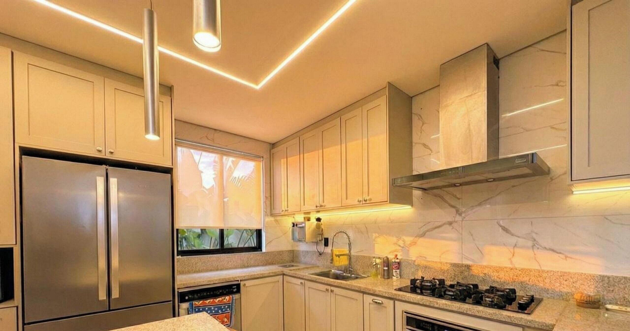 Luxury House, Pool Access | Private kitchen