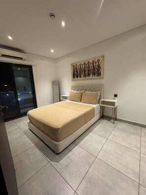 2 bedrooms, iron/ironing board, WiFi, bed sheets - Must-see, luxurious 2-bed condo at Signature Apts (Accra)