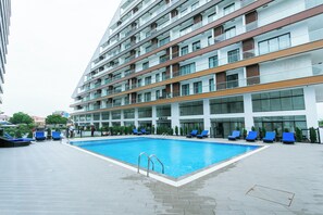 Pool - Must-see, luxurious 2-bed condo at Signature Apts (Accra)