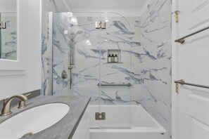 Hair dryer - Luxury Chatham Escape w/ Stunning Waterfront Views (Chatham)
