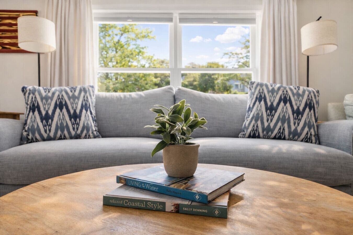 Coastal Falmouth Retreat Walk To Beach + Big Yard! - Falmouth, MA