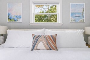 2 Schlafzimmer, Schreibtisch, Bügeleisen/Bügelbrett, Reisekinderbett