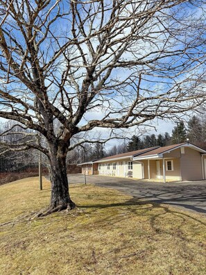 Exterior - Blue Ridge Mountain Inn (Meadows of Dan)