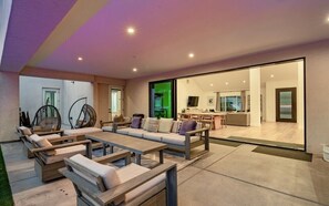 Terrace/patio - Kierland Luxury Retreat with Pool, Spa, Pickleball, Putting Green & Sport Court (Scottsdale)