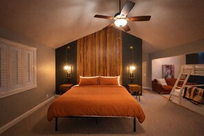 Desk, iron/ironing board, travel cot, WiFi - Golf Course Getaway | Hot Tub • Bar • Chef Kitchen (Pocatello)