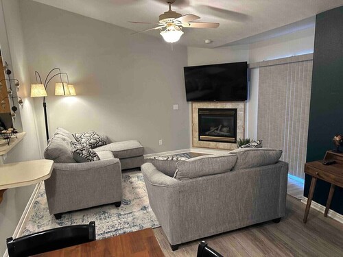 Tuscan Townhome @ ISU | PMC | Front & Back Patio