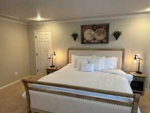 Desk, iron/ironing board, travel cot, WiFi - Harvard Home @ ISU | ICCU Dome | Hot Tub | Firepit (Pocatello)