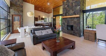 House w/Infinity Pool • Near Downtown Turrialba