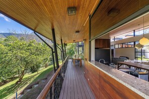 تناول الطعام بالخارج