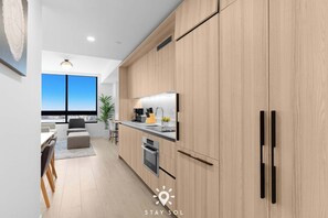 Fridge, microwave, oven, stovetop - Skyline Views and Smart Luxury Chic 2BR in Miami (Miami)