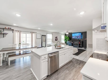Interior. Lions Den -Gym-Dog Friendly- Walkable Community- Close to Monroe and Wingate