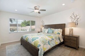 3 bedrooms, iron/ironing board, travel cot, WiFi - The Oasis | Pool, Fire Pit, Near Disneyland (Anaheim)