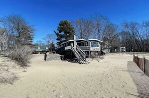 Exterior - The Lake House – Lake Champlain Waterfront Retreat (Colchester)