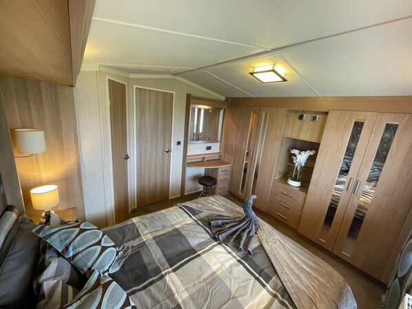 2 bedrooms, iron/ironing board, free WiFi, bed sheets - Millfield Holiday Park - The Diamond K8 (Walls Lane)