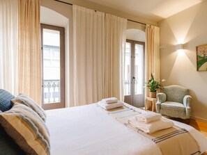 3 bedrooms, iron/ironing board, Internet, bed sheets - Nou 3 - Holiday Apartment Rental in Girona | Bravissimo (Girona)