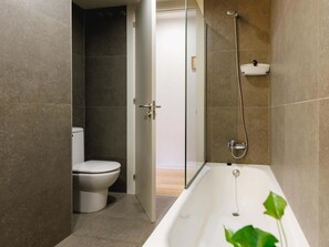 Hair dryer, towels - Nou 3 - Holiday Apartment Rental in Girona | Bravissimo (Girona)