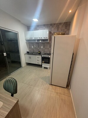 Private kitchen - Loft Trevos, Casa Aconchegante. (Itajaí)