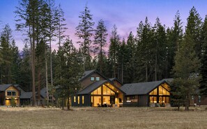 Exterior - 5BR Meadow Mt View, Hot Tub, BBQ, Chefs Kitch (Cle Elum)