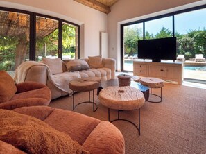 TV, ping pong - Villa - 250 m² - 5 bedrooms - Pool - St Tropez (Grimaud)