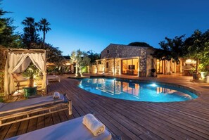 A heated pool - Villa - 250 m² - 5 bedrooms - Pool - St Tropez (Grimaud)