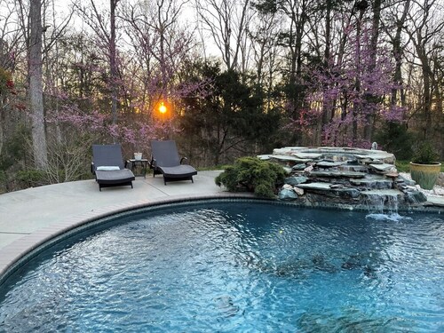 7+acre Gated, Wooded Estate, Pool, Pickleball/Basketball Court, HotTub, GameRoom