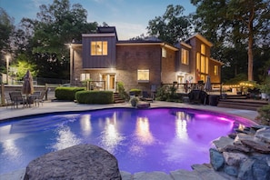 Outdoor pool - 7+acre Gated, Wooded Estate, Pool, Pickleball/Basketball Court, HotTub, GameRoom (Charlotte)