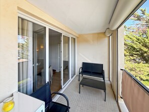 Terrace/patio - Two-bedroom apartment with private parking right in the center. (Saint-Tropez)