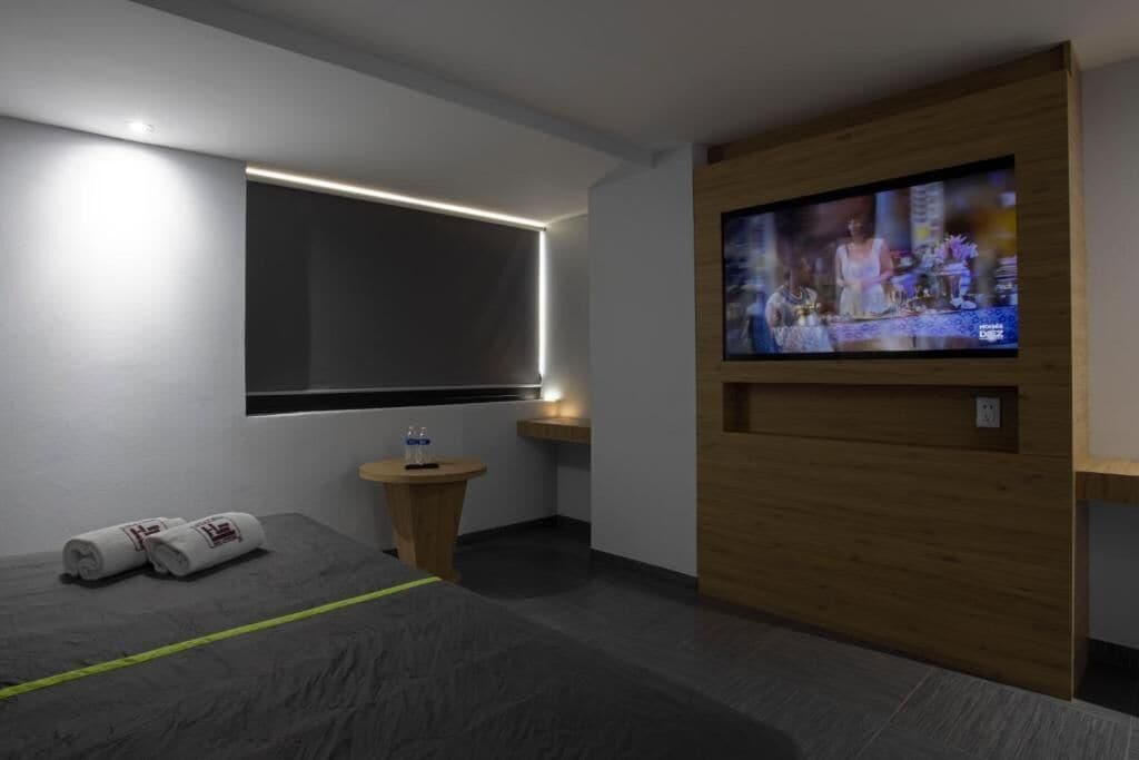 Suite estándar, vista a la ciudad | Escritorio, espacio para trabajar con laptop y wifi gratis 