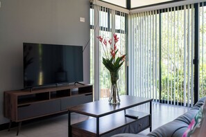 Living area - Infinity pool, villa one, 2-bedroom bungalow in welcoming Turrialba (Turrialba)