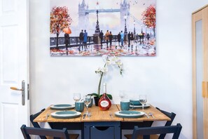 Dining - Next to Hammersmith Apollo + Tube | Top Location (Greater London)