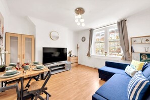 TV - Next to Hammersmith Apollo + Tube | Top Location (Greater London)
