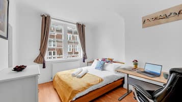2 bedrooms, desk, iron/ironing board, WiFi