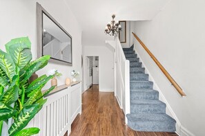 Interior - Modern & Spacious 4-Bedroom Residence in Crumpsall (Greater Manchester)