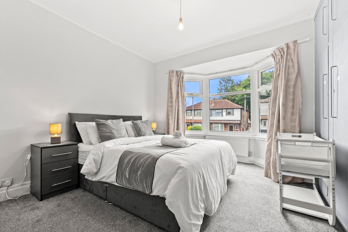 4 bedrooms, desk, iron/ironing board, WiFi