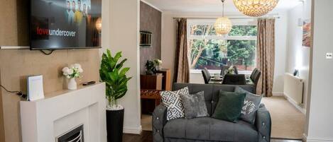 TV, fireplace, stereo
